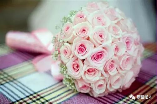 献上祝福的花朵与旋律 送朋友一曲幸福之歌